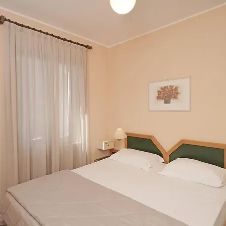 Arca Aparthotel 2*